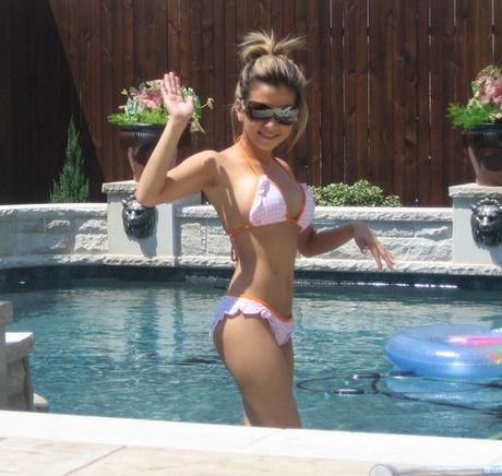 Hot Asian girls in bikini