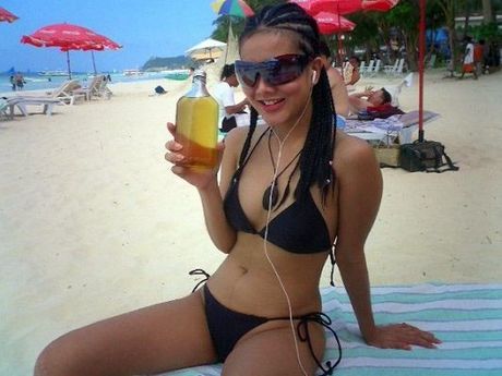 Hot Asian girls in bikini