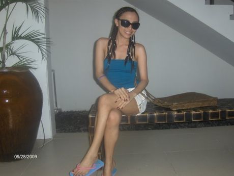 Filipina girlfriend looks very fashionable and outgoing