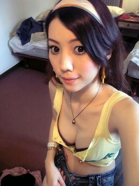 i posted this girl before but heres a lot more pics of her