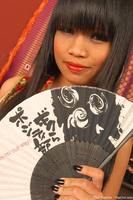 Thai babe Tanya pulling panties