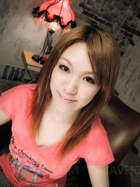 Rei loves big vibes more than rotors! Insert the vibrator in two holes from finger fuck! Enjoy the semen in your mouth from the blow job!