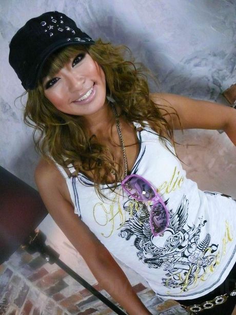 From black gal Rumikas cool lotion play, her black body is hot during lotion play! From the exciting double blowjob to the skewering fuck!