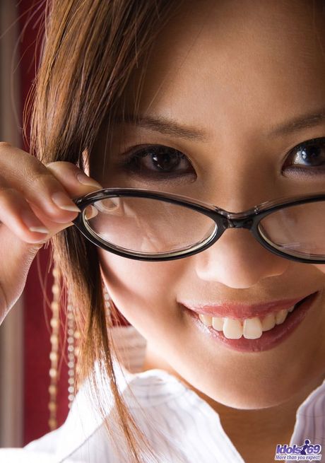 Hot cute Asian babe shows off her tight ass and her nice tits with a smile