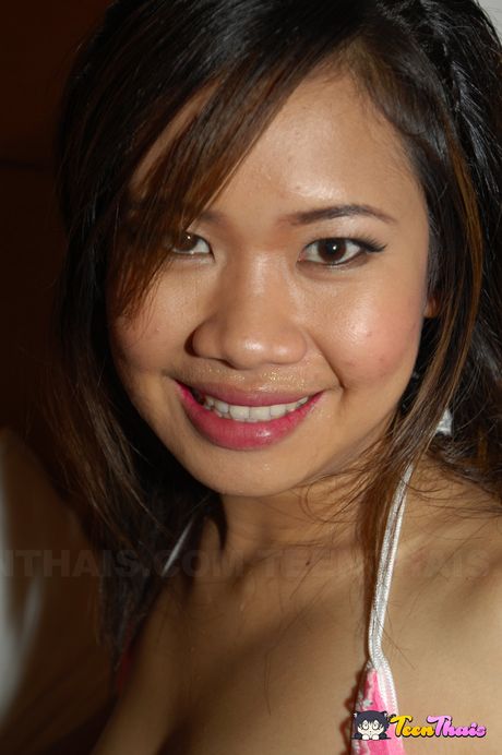 Lingerie loving Eve strips slowly