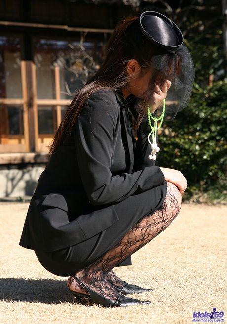 Miho Sonoda - Asian widow mourns husband by a picture