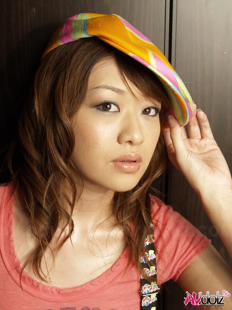 Superb Asian teen Sasaki Nagisa strips and shows her perfect ass and tits