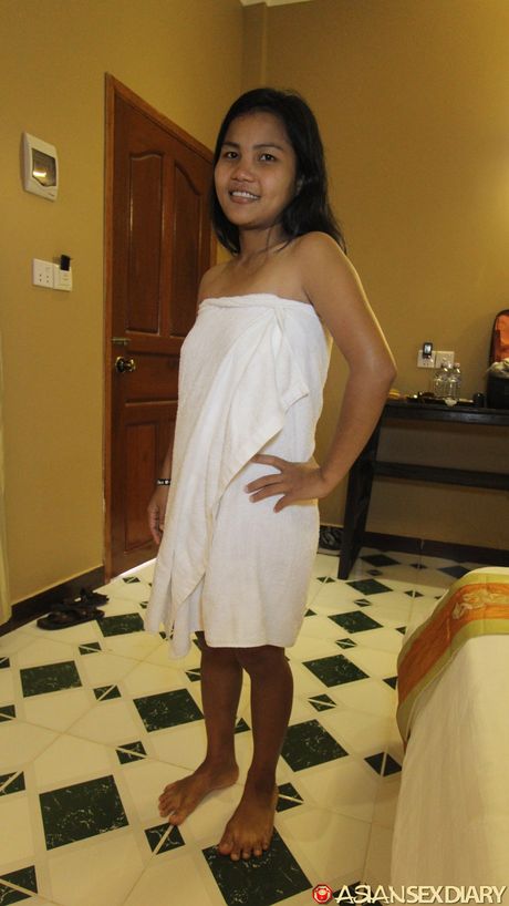 Asian amateur Shanti gets her pussy licked and banged by a hung stud