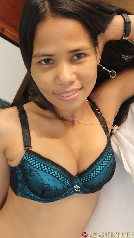 Asian amateur Annie gets her hairy pussy licked and dicked by a hung stud