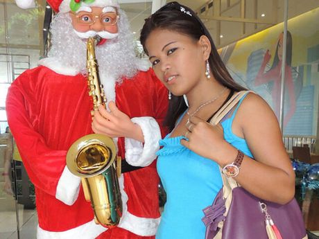 Amateur Asian Chanel shows her pierced nipples and spreads her pussy