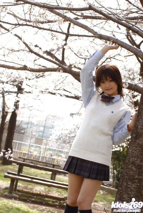 Sexy japanese babe Yuran in sexy fancy skirt outdoor