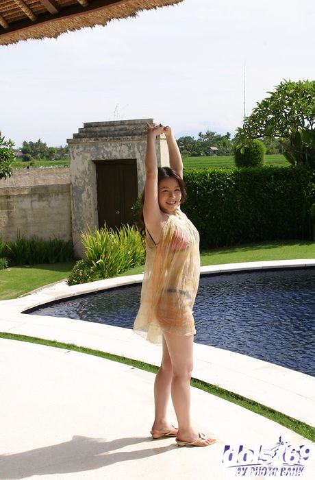 Delightful japanese babe Yui Kurata revealing big hooters and hot butt at pool